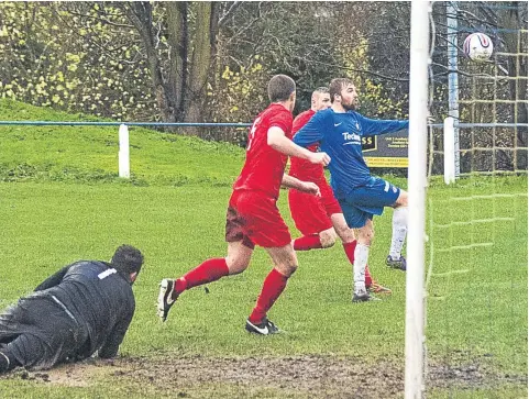  ??  ?? Scott McComiskie (right) made a big impact for Lochee United following his move from North End.