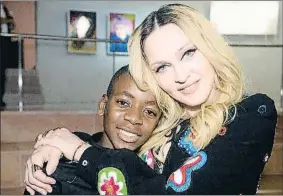  ?? KEVIN MAZUR / GETTY ?? Madonna con su hijo David Banda, que adoptó en Malaui