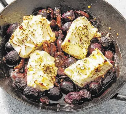  ?? Tom McCorkle / Washington Post ?? Roasted Feta with Grapes and Olives can easily be scaled up for larger gatherings.