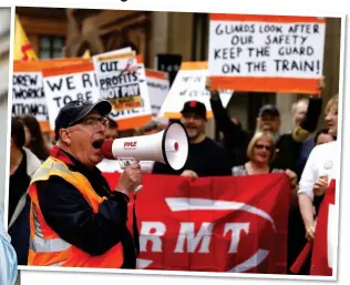  ?? ?? RESOLVED: RMT workers protest in Glasgow. Left: Eddie Dempsey