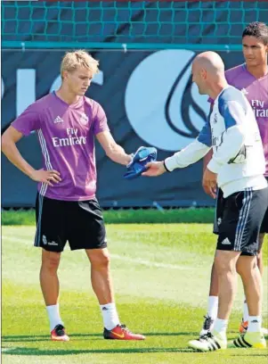  ??  ?? Imagen de Odegaard y Zidane (Montreal, pretempora­da de 2016).