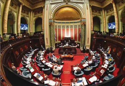  ??  ?? AGILIZAR DEBATE. Senadores de la coalición buscan cerrar acuerdos y promover proyectos propios una vez que se vote la Rendición.