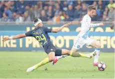  ?? — Reuters ?? Napoli’s Dries Mertens in action against Inter Milan’s Jeison Murillo.