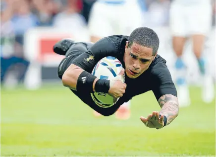  ?? Photo: PHOTOSPORT ?? Aaron Smith dives across for his crucial try for the All Blacks in their unconvinci­ng win over Argentina yesterday.