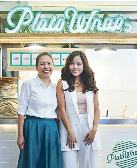  ??  ?? The “Queens of Wrap”: Plato Wraps owner Karmela Seen and daughter Kreme unveil Plato Wraps’ new look at Pineapple Lab in Makati City.
Photo by WALTER BOLLOZOS