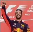  ?? Foto: dpa ?? Daniel Ricciardo freut sich über seinen ersten Saisonsieg.