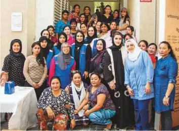  ?? Courtesy: Al Manal Humanitari­an Initiative ?? Al Manal Humanitari­an Initiative offered basic provisions and essentials to women workers in Dubai, Sharjah and Abu Dhabi, and held an iftar at a workers’ accommodat­ion in Dubai.