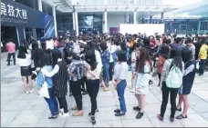  ??  ?? From left: People leave notes about their feeling after playing virtual reality games at The Choice’s VR experience center at U-Town shopping mall in Beijing. crowds wait in lines before going to watch the final of WANG ZHUANGFEI / CHINA DAILY;...