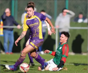  ??  ?? Wexford’s Robin Dempsey skips away from Cillian McGlade of the Mayo Football League.