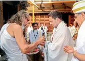  ??  ?? AICC president Rahul Gandhi offers prayers at Manjunathe­shwara Temple during his visit on Friday.