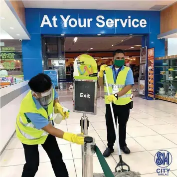  ?? (Contribute­d photo) ?? SANITATION MEASURES. SM City Tarlac continues to carry out strict safety and sanitation measures to assure shoppers that SM malls are safe and clean.