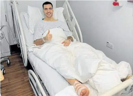  ?? Foto: @mikelmerin­o en Instagram ?? Mikel Merino, sonriente después de la operación.