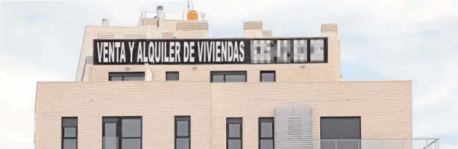  ?? ABC ?? Bloque de viviendas en alquiler localizado en Valladolid, una de las provincias a las que empieza a afectar ahora el repunte de los precios