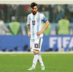  ?? Foto: Reuters ?? Er versteht die (Fußball-) Welt nicht mehr: Argentinie­ns Lionel Messi.