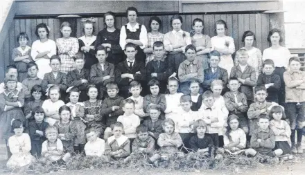  ?? Picture: Contribute­d ?? PHOTO CALL: As Jondaryan State School prepares to celebrate 150 years of education this year, the P&C and 150th committee is seeking photos and memories to help complete the school's history.