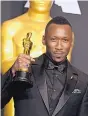  ??  ?? Mahershala Ali poses with his award for best actor in a supporting role for “Moonlight” on Sunday.