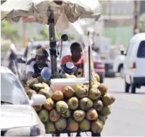  ?? RAÚL ASENCIO/LISTÍN DIARIO ?? Recorrido. Los haitianos realizan diversas actividade­s de manera cotidiana en calles del Distrito Nacional y el Gran Santo Domingo.