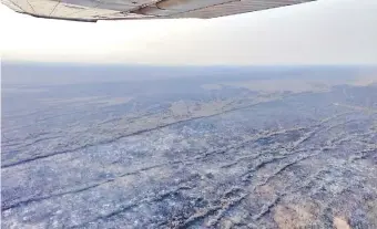  ??  ?? Imagen aérea de una de las propiedade­s devastada por los incendios forestales.