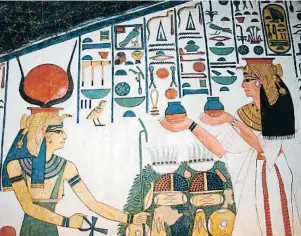  ?? GETTY IMAGES ?? Merlin Stone
Cuando Dios era mujer
KAIRÓS.TRADUCCIÓ: ANTONIO FRANCISCO RODRÍGUEZ ESTEBAN. 432 PÀGINES. 22 EUROS
Pintura que representa la deessa Isis amb Nefertari, dins la tomba (QV66) de Nefertari, a la vall de les Reines d’Egipte