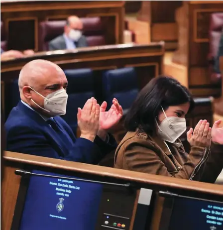  ??  ?? Los diputados del PSOE, Rafael Simancas, Adriana Lastra y Micaela Carrillo, ayer, en el Congreso