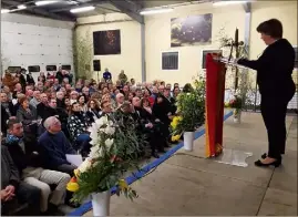  ?? (Photo V. Tillet) ?? La salle des ateliers techniques était bien remplie pour écouter les voeux de Christine Amrane, maire de Collobrièr­es.