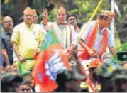  ?? PTI ?? ▪ Union ministers Rajnath Singh (centre) and Ananth Kumar (left) at a rally in Bengaluru on Sunday.