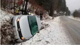  ?? FOTO: ESPEN SAND ?? Denne bilen kjørte utfor på Torridalsv­eien fredag formiddag. Sjåføren hadde vondt i ei skulder, men var ellers uskadet.