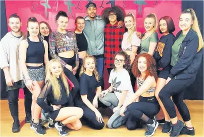  ??  ?? ●●Jordan Banjo and Peri Kiely, from Diversity, visited Debut Arts Academy in Stockport