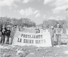  ?? CUARTOSCUR­O ?? Activistas protestan en obras del tramo 5 Sur