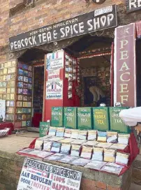  ??  ?? Choose your brew at this tea store (left) and take your pick of trinkets and other curios (right).