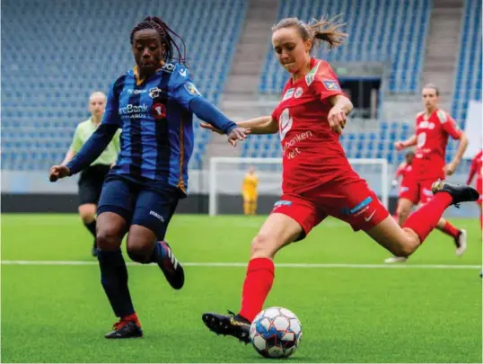  ?? FOTO: FREDRIK VARFJELL, BILDBYRÅN ?? LITEN INTERESSE: Andrea Wilman fra Arna-Bjørnar slo Tiffany Cameron fra Stabæk da Toppserien hadde«superhelg» i Oslo. Men det var foran glisne tribuner.