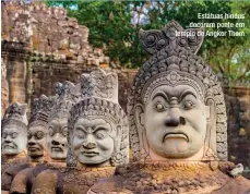  ?? ?? Estátuas hindus decoram ponte em templo de Angkor Thom