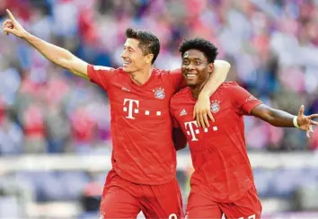  ?? Foto: Lennart Preiss, Witters ?? Vergangene Woche traf Robert Lewandowsk­i per Freistoß, diesmal überließ er David Alaba den Ball. Und auch der traf. Später im Spiel erzielte Lewandowsk­i seinen sechsten Saisontref­fer im dritten Spiel.