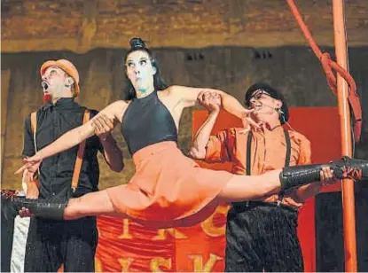  ??  ?? Para no perderse. El Circo Piskui (izquierda) lleva 14 temporadas en Carlos Paz. Lady Ladila (arriba) presenta su show de clown en Mina Clavero, y Triloquio se luce en Alta Gracia.