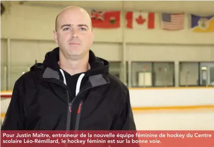  ??  ?? Pour Justin Maître, entraineur de la nouvelle équipe féminine de hockey du Centre scolaire Léo-Rémillard, le hockey féminin est sur la bonne voie.