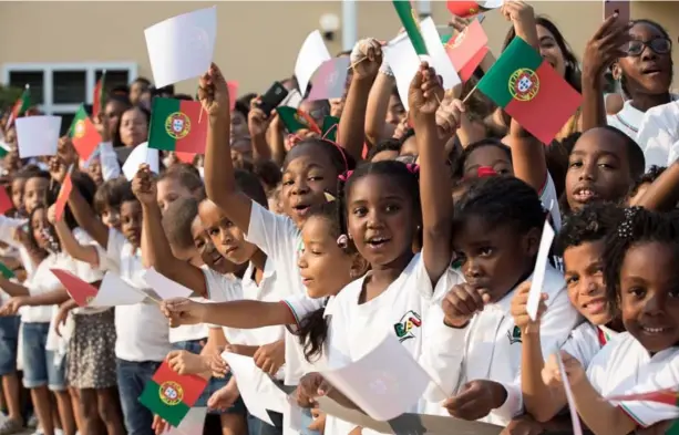  ??  ?? ALUNOS DA ESCOLA PORTUGUESA DE LUANDA