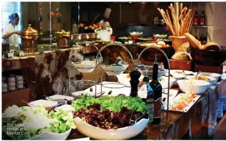  ??  ?? The salad station at Marriott Café