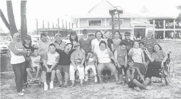  ??  ?? Liza (back row, far right) and others with some of the DS children during WDSD on March 21.