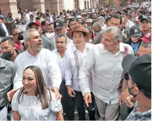  ?? FERNANDO MALDONADO /EL SOL DE MORELIA ?? El funcionari­o, en el festejo de Alfredo Ramírez