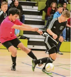  ?? Foto: Klaus Jais ?? Julian Bonn (rechts) erzielte für die JFG Region Harburg im Halbfinale den Treffer zum 2:0.