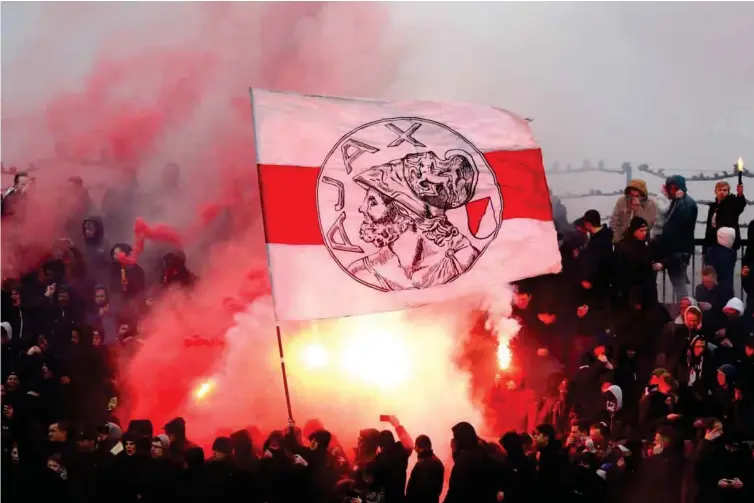  ??  ?? Da Ajax i januar i år mødte Feyenoord, mødte fansene talstaerkt op til den åbne traening inden opgøret for at støtte idolerne. Foto: Bas Czerwinski/Ritzau Scanpix