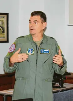  ?? Fotos: Dittenhofe­r ?? Generalleu­tnant Michael Loh ist Direktor der amerikanis­chen Air National Guard und damit Chef von über 100.000 Soldaten und Soldatinne­n.