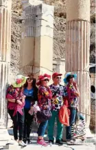  ??  ?? Tourists from all over the world posing for pictures among the ruins in Ephesus, Turkey.