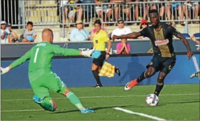  ?? MICHAEL REEVES — FOR DIGITAL FIRST MEDIA ?? CJ Sapong, right, tries to deke past New England goalkeeper Cody Cropper. Sapong converted a fourthminu­te penalty kick to put the Union on track for a 3-0 victory Sunday at Talen Energy Stadium.