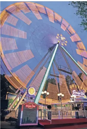  ?? RP-FOTO: J. LAASER (ARCHIV) ?? 2016 waren in Erkelenz Fahrten auf einem Riesenrad zu erleben, das zum Lambertusm­arkt aufgebaut worden war.