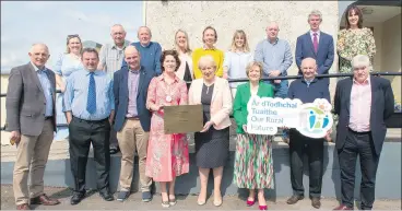  ?? (Pic: Brian Lougheed) ?? Minister Heather Humphreys TD, meets with members of Ballindang­an Community Council, elected members of Fermoy Municipal District and Cork County Council at Ballindang­an Broadband Connection Point (BCP), which received funding under Town and Village Scheme for ICT equipment and furniture. Also included is Mayor of the County of Cork, Cllr. Gillian Coughlan.