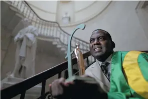  ??  ?? Biram Dah Abeid, president of the abolitioni­st organizati­on IRA-Mauritania, receiving a human rights award in Dublin, May 2013