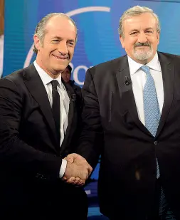  ??  ?? Da Vespa Michele Emiliano e il governator­e veneto Luca Zaia si stringono la mano davanti alle telecamere di «Porta a Porta»