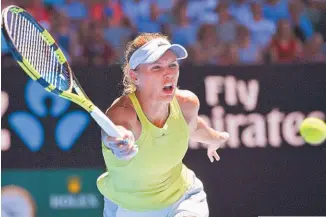  ??  ?? AVANZÓ. Wozniacki está tomando pose de favorita en el Abierto de Australia tras su victoria.