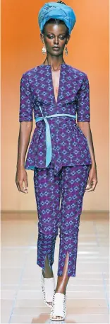  ?? Pictures: SIMON DEINER/SDR PHOTO ?? FUNK IT UP: Bongiwe Walaza’s three-quarter pants suit in Three Cats shweshwe is perfect for day or evening wear